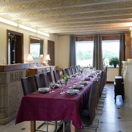 別荘 Group With Pool, Chevron