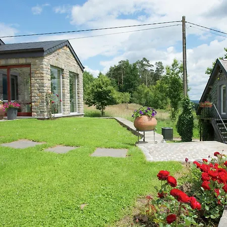 Group With Pool, Chevron