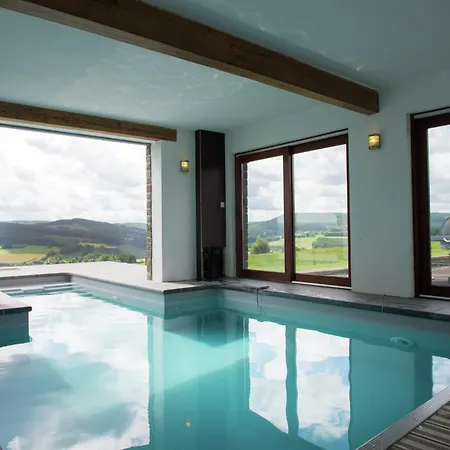 Semesterbostad Group Stay With Pool, Chevron *