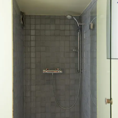 Group With Pool, Chevron