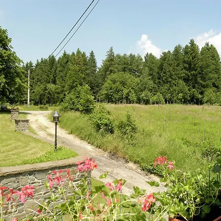 Group With Pool, Chevron Habiemont