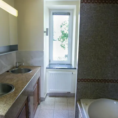 Semesterbostad Group Stay With Pool, Chevron Habiemont