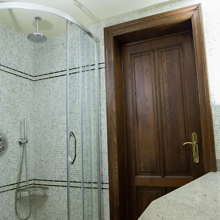 Group With Pool, Chevron 別荘 Habiemont