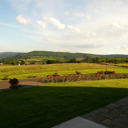 Group With Pool, Chevron 別荘