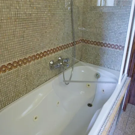 別荘 Group With Pool, Chevron