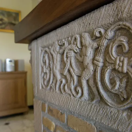 Group With Pool, Chevron Habiemont