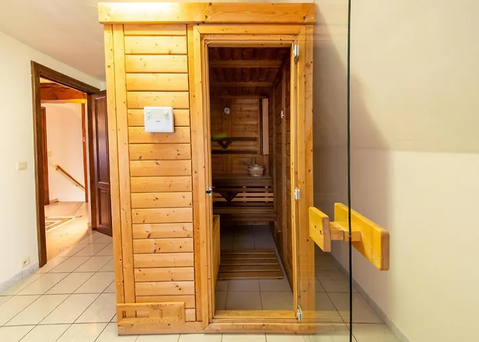 Vakantiehuis Villa Les Charmes Premium Villa With Pool For 20 Guests *