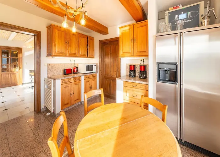 Villa Les Charmes Premium Villa With Pool For 20 Guests Vakantiehuis *